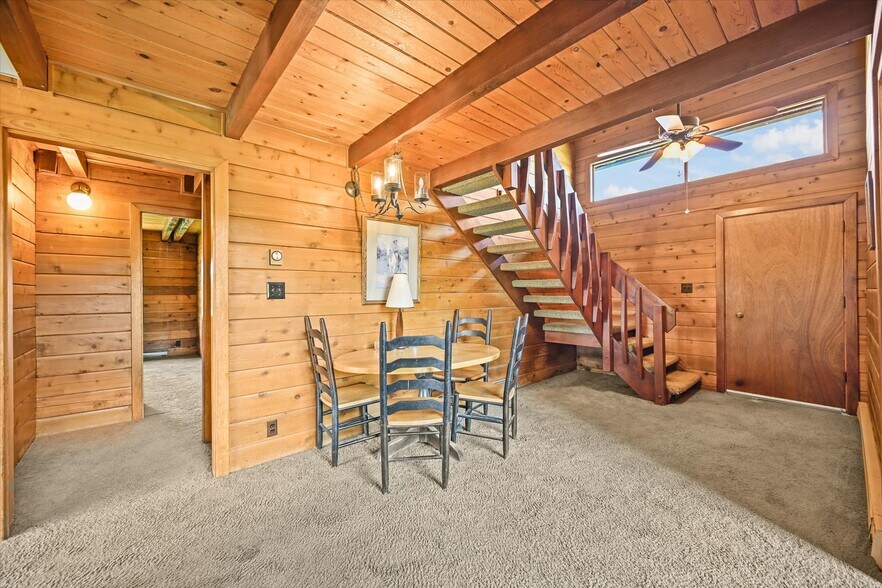 More Photos Of 1335 S Kio St, Watkins Veterinarian Kennel For Sale