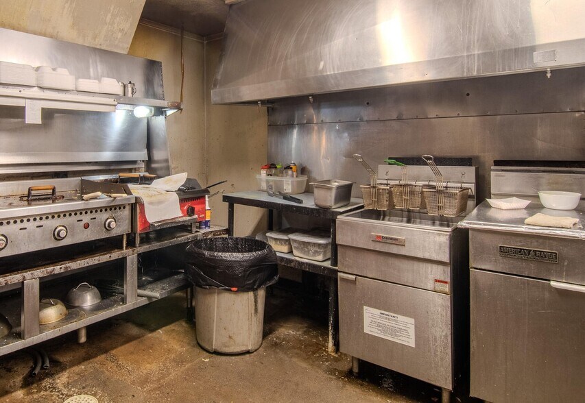 More Photos Of 18400 E B Hwy, Sheldon Flex For Sale