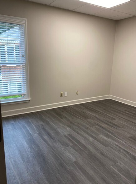 More Photos Of 708 Holcomb Bridge Rd, Norcross Office For Sale