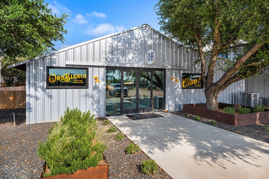 More Photos Of 42 S Ranch Road 1623, Stonewall Restaurant For Lease