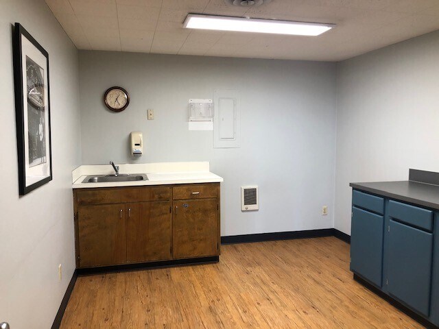 More Photos Of 1900 W 7th Ave, Eugene Storefront Retail Office For Lease