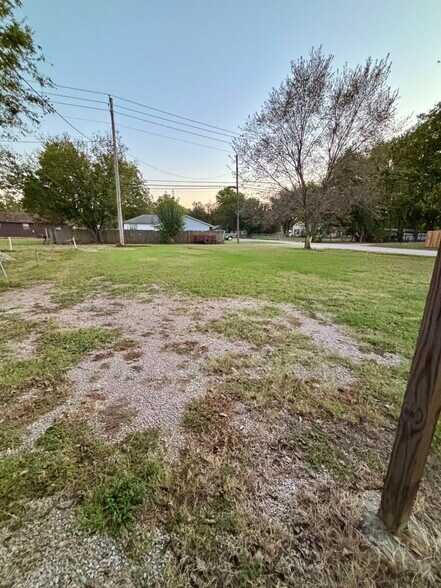 More Photos Of 132 W Broadway St, Lexington Freestanding For Sale