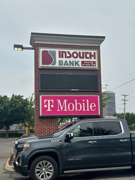 More Photos Of 5299 Poplar Ave, Memphis Freestanding For Lease