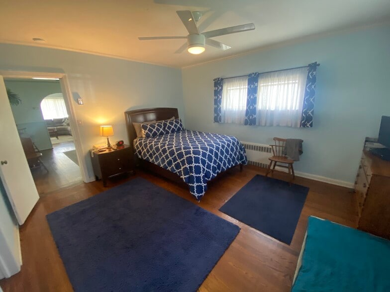 More Photos Of 4-8 S Maryland Ave, Port Washington Storefront For Sale