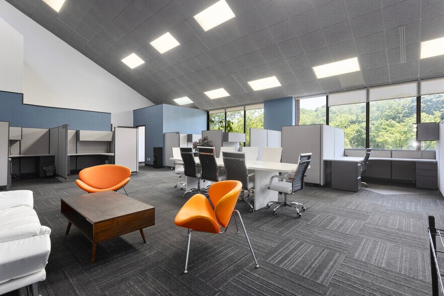 More Photos Of 4800 Lamar Ave, Mission Office For Lease
