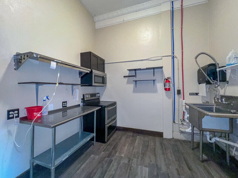 More Photos Of 114 N 5th St, Alpine Storefront For Sale