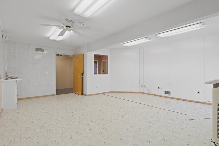 More Photos Of 2640 Ridgeway Ave, Rochester Medical For Lease