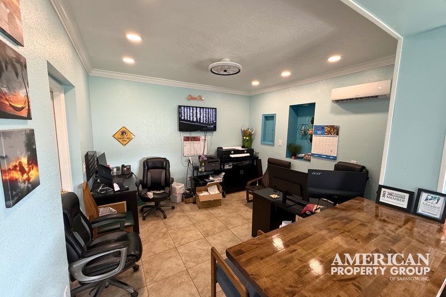 More Photos Of 5011 15th St E, Bradenton Office For Sale