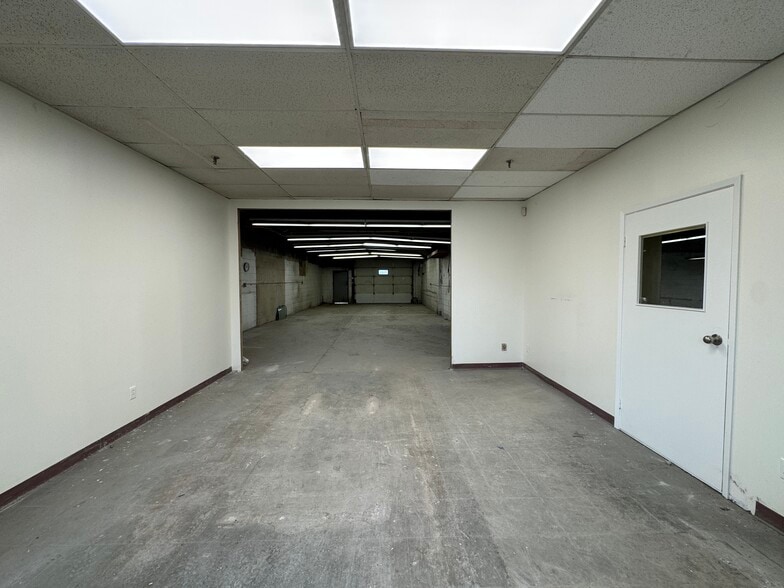 More Photos Of 25 Heritage Rd, Markham Warehouse For Lease
