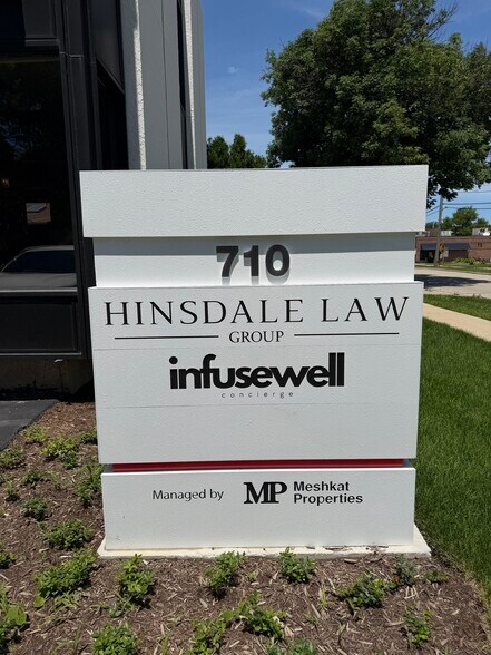 More Photos Of 710 N York Rd, Hinsdale Medical For Lease