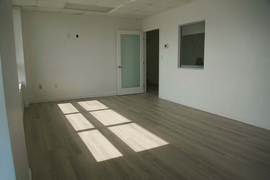 More Photos Of 1250 E Hallandale Beach Blvd, Hallandale Beach Office For Lease