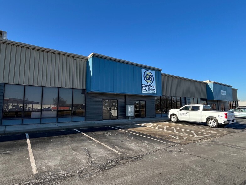 More Photos Of 6451-6459 Universal Ave, Kansas City Warehouse For Lease