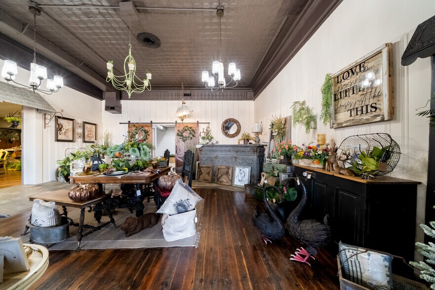 More Photos Of 122 E Cranston Ave, Fowler Flex For Sale