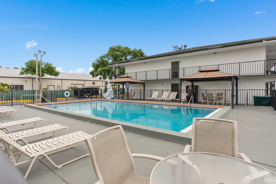More Photos Of 3956 W Colonial Dr, Orlando Hotel For Sale