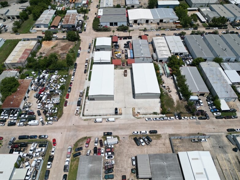More Photos Of 9334 Ronda Ln, Houston Industrial For Lease