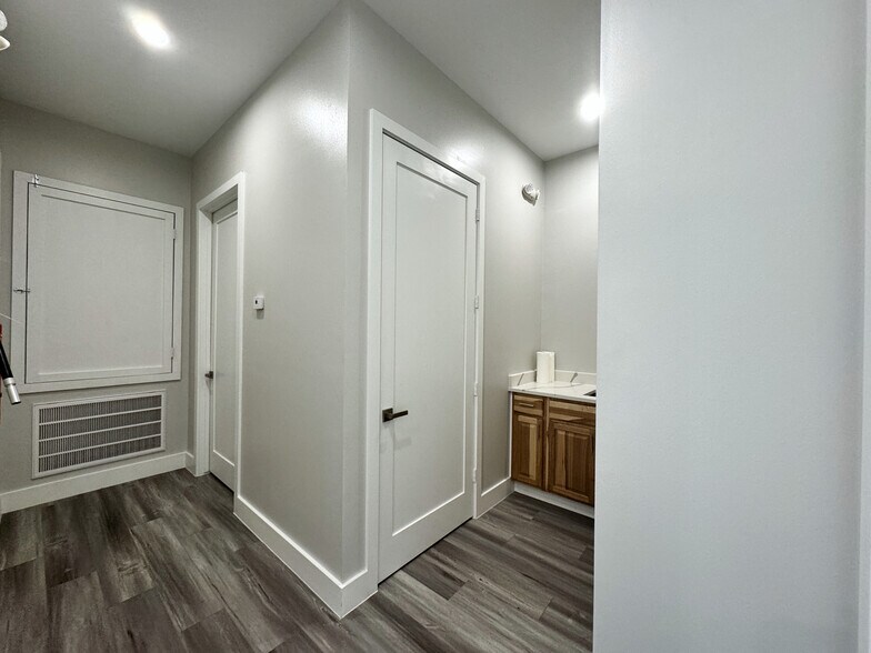 More Photos Of 8815 West Rd, Houston Office For Sale