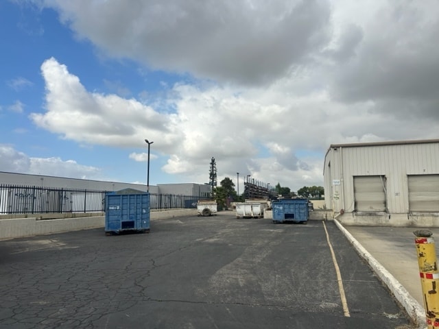 More Photos Of 1045 Rialto Ave, Rialto Warehouse For Lease