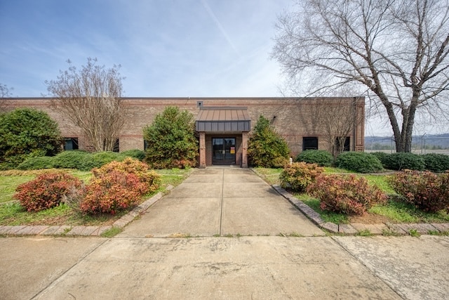 More Photos Of 134 Waupaca Dr, Etowah Manufacturing For Sale