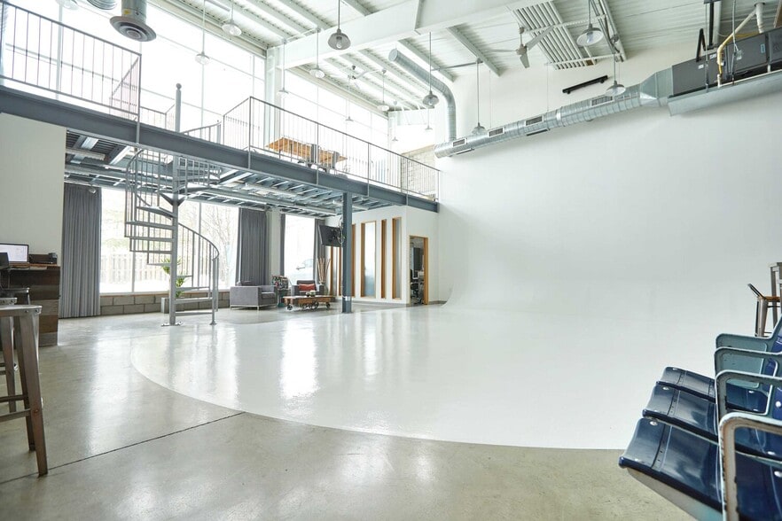 Primary Photo Of 437-451 E Mound St, Columbus Loft Creative Space For Sale