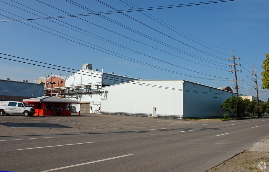 More Photos Of 2401 5th Ave, Huntington Manufacturing For Sale