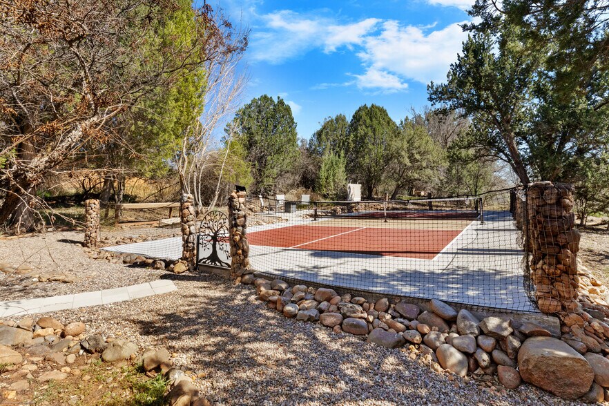 More Photos Of 10580 E Swinging Bridge Ln, Cornville Specialty For Sale