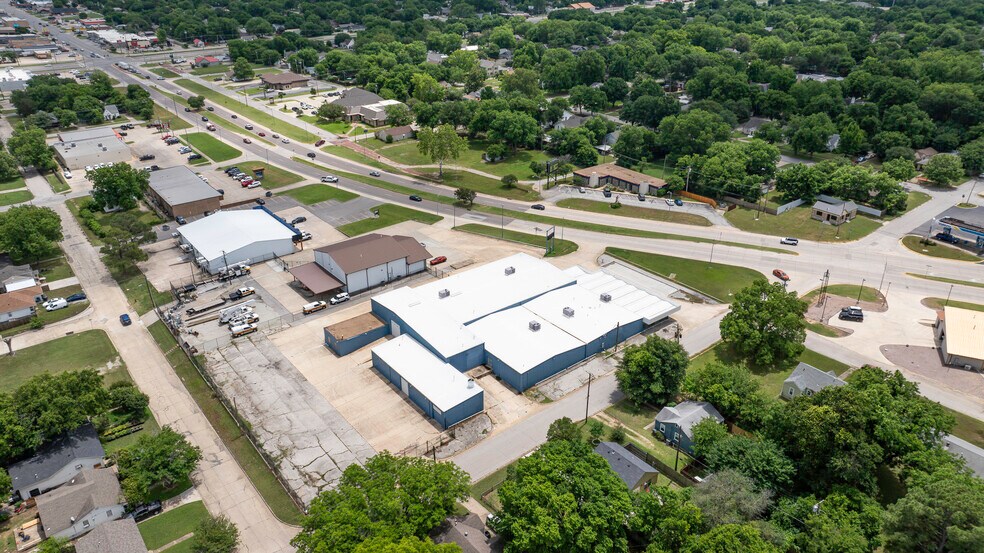More Photos Of 1511 W Broadway St, Ardmore Auto Dealership For Sale