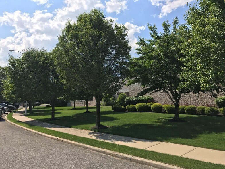 More Photos Of 22 Old Dock Rd, Yaphank Warehouse For Lease