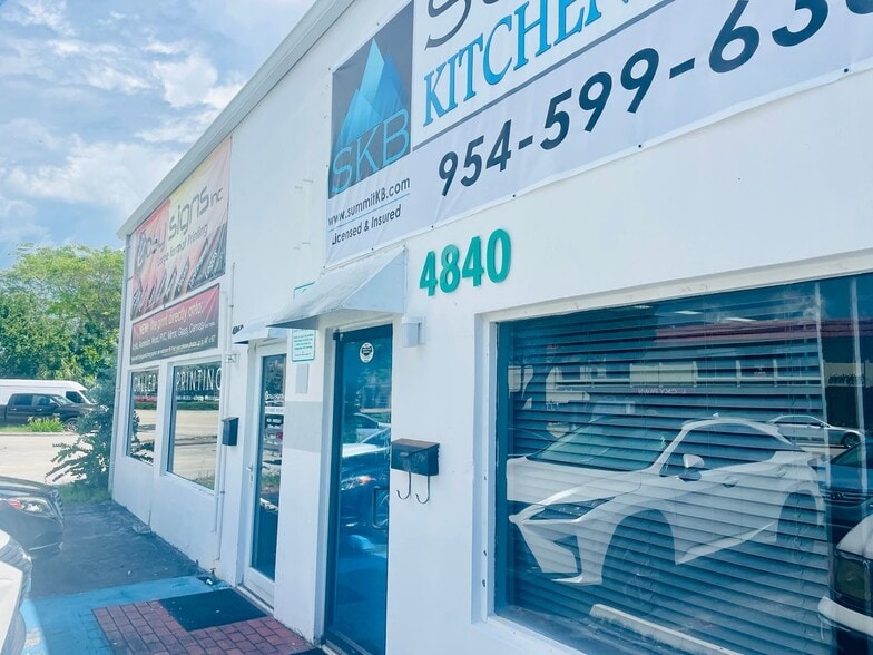 More Photos Of 4840-4860 N Dixie Hwy, Oakland Park Warehouse For Sale