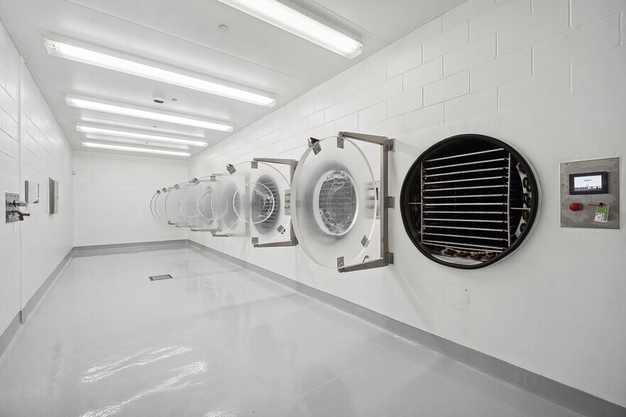 More Photos Of 500 Boul De L'aéroparc, Lachute Manufacturing For Sale