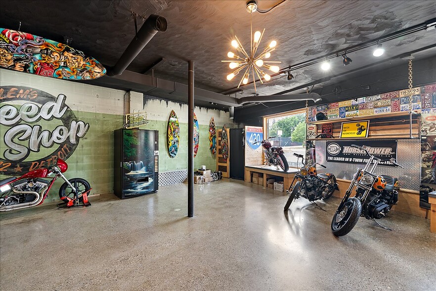 More Photos Of 1357 S Gratiot Ave, Clinton Township Showroom For Sale