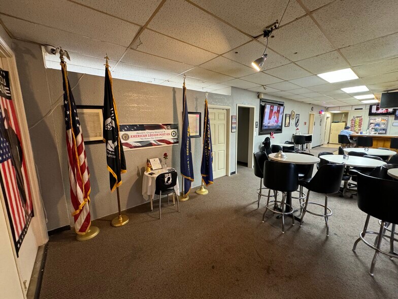 More Photos Of 1109-1137 Burton Hill Rd, Fort Worth Storefront Retail Office For Lease