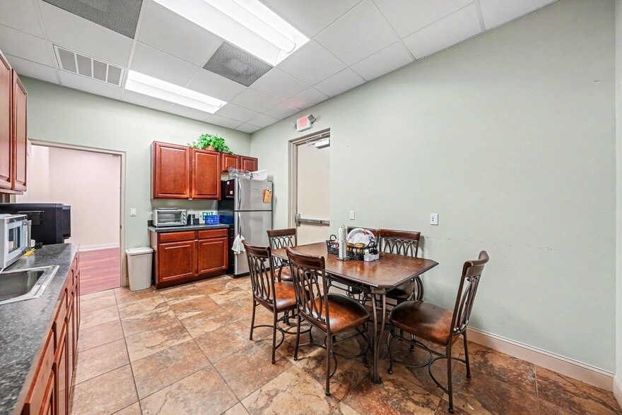 More Photos Of 2505 Seven Springs Blvd, New Port Richey Loft Creative Space For Lease
