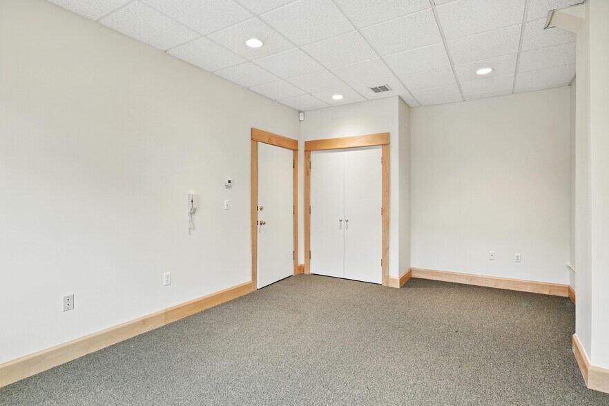 More Photos Of 5-7 Strong Ave, Northampton Storefront Retail Office For Lease