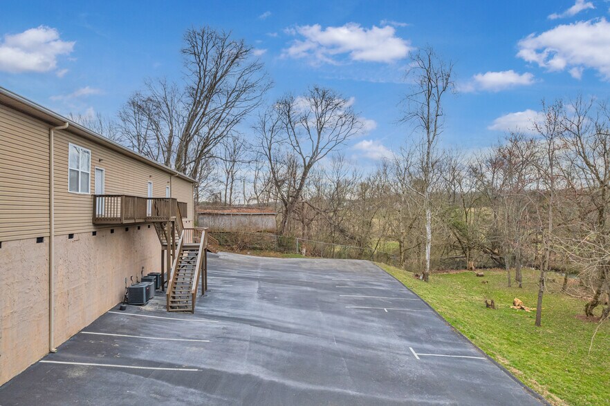 More Photos Of 1039 Boyds Crk, Seymour Freestanding For Sale