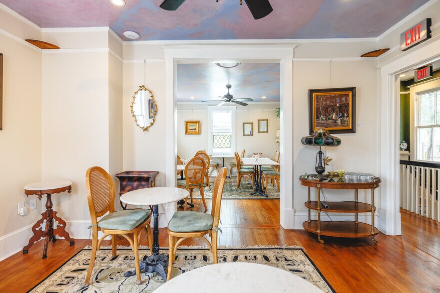 More Photos Of 9 W 43rd St, Savannah Office For Lease