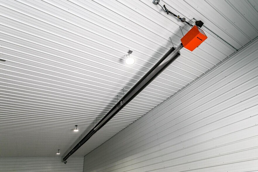 More Photos Of 51 Dale Lee Dr, Palo Industrial For Lease