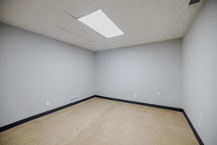 More Photos Of 21034 Chippendale Ave W, Farmington Industrial For Sale