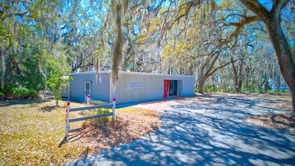 More Photos Of 629 S Broad St, Brooksville Office For Sale