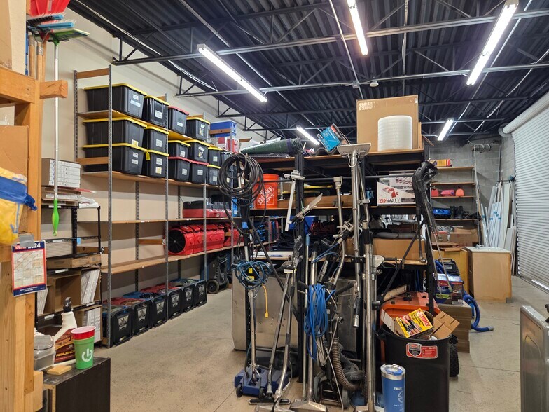 More Photos Of 6391 Corporate Park Cir, Fort Myers Light Distribution For Lease