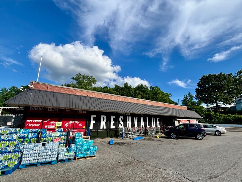 Primary Photo Of 601 Main St, Oxford Supermarket For Sale
