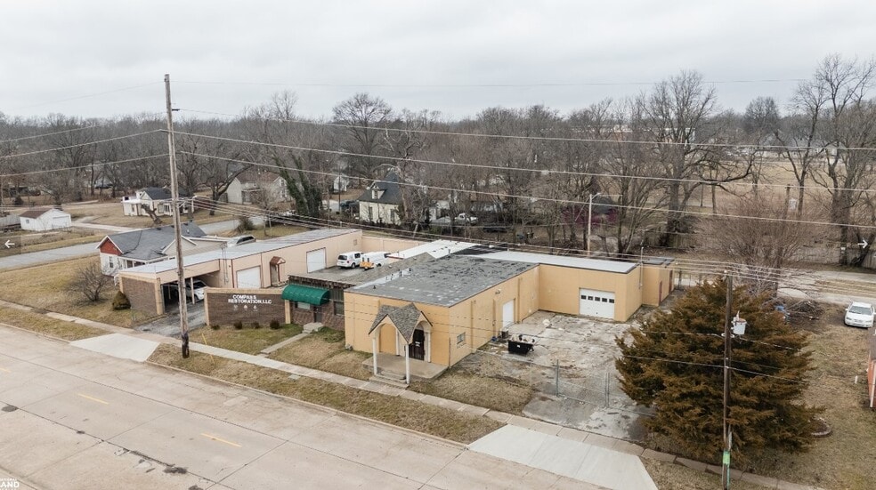 More Photos Of 219 & 303 W Chase st, Springfield Light Distribution For Lease