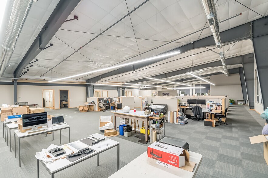 More Photos Of 913 Squalicum Way, Bellingham Distribution For Lease