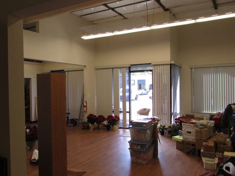 More Photos Of 9225 Ulmerton Rd, Largo Light Manufacturing For Sale