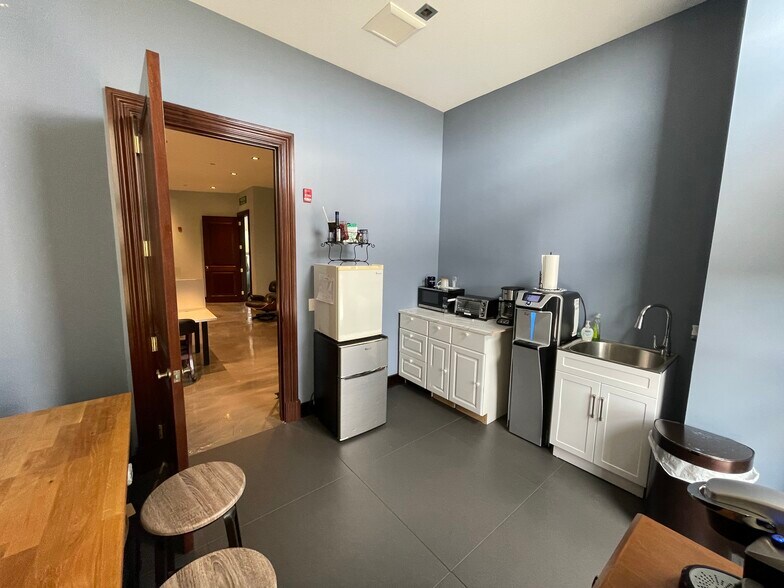More Photos Of 251-73 Jericho Tpke, Bellerose Office For Sale