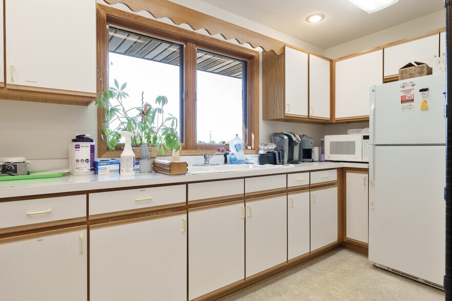 More Photos Of 7550 Rote Rd, Rockford Medical For Sale