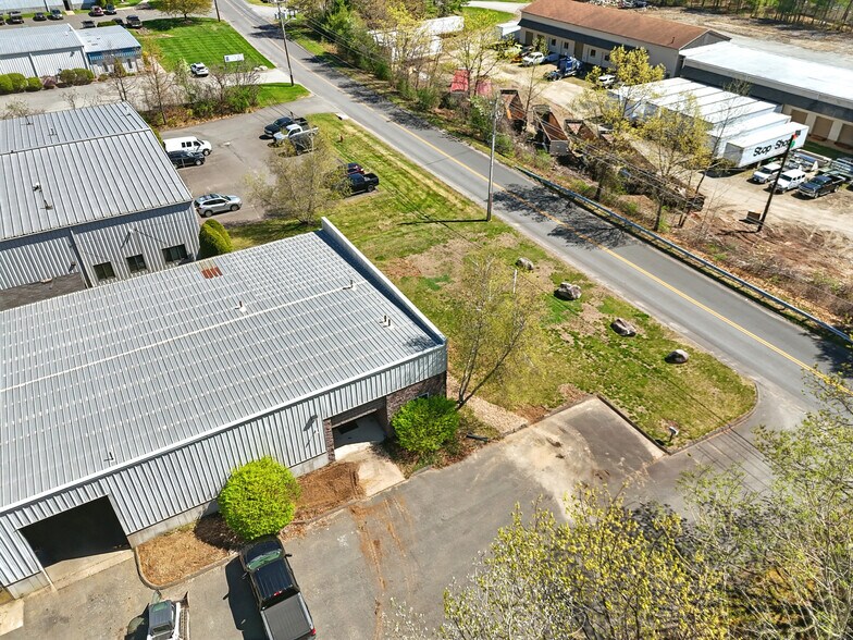 More Photos Of 103 Servistar Industrial Way, Westfield Warehouse For Lease