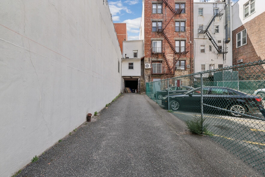 More Photos Of 135 Mamaroneck Ave, Mamaroneck Office For Sale