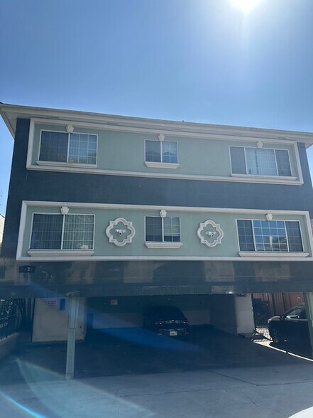 More Photos Of 8436 Blackburn Ave, Los Angeles Apartments For Sale