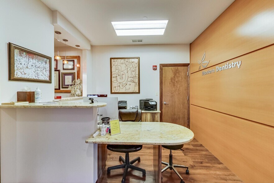 More Photos Of 1421-1431 McHenry Rd, Buffalo Grove Office For Sale