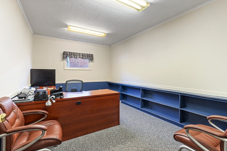More Photos Of 44 Elm St, Waterville Office For Sale